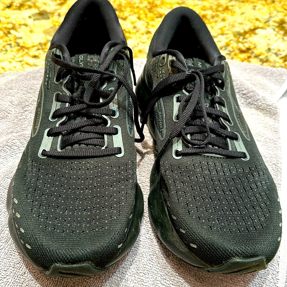 Men’s Brooks Shoes - Picture 2 of 5